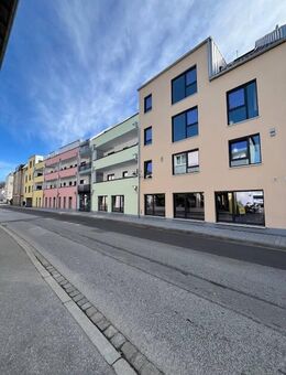 Exklusive Kapitalanlage: Vermietete 2-Zimmer-Erdgeschosswohnung mit Terrasse & Tiefgaragenstellplatz - Deggendorf