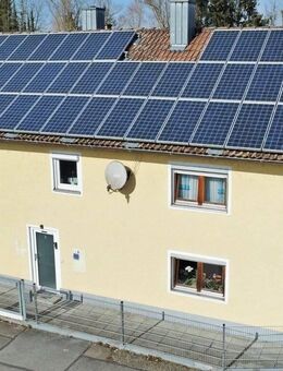 Gutes Renditeobjekt! Kernsaniertes Wohnhaus mit zwei Wohneinheiten und großer PV-Anlage im Zentrum von Eichendorf zu verkaufen - Eichendorf