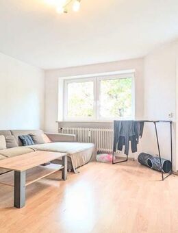 Großzügige 4-Zi-Whg mit Loggia, EBK und Stellplatz! Frei ab 01.01.26! - Bayreuth