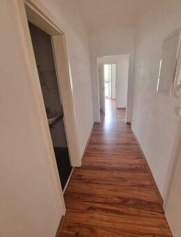 Ab sofort: Großzügige 2-Zimmer-Wohnung mit modernem Bad und Balkon - Düsseldorf