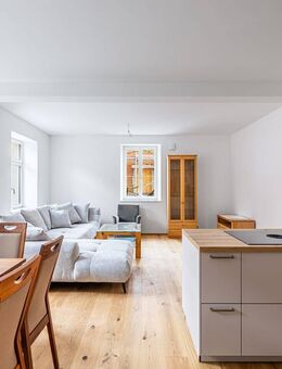 HEGERICH: Möblierte Wohnung im 2. Obergeschoss - Modern saniert mit historischem Flair - Erlangen