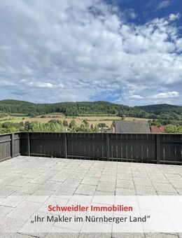 Leben mit Panorama - Einfamilienhaus mit gut 800 m² Grundstück und zwei Garagen in Simmelsdorf - Simmelsdorf