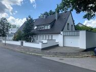 Stadtgrenze Düsseldorf: Stilvolles Ein/Zweifamilienhaus - freistehen - Neuss