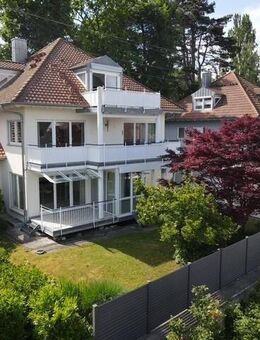 Zweifamilienhaus mit toller Seesicht in Bestlage von Gaienhofen - 2 Garagen - komplett frei - Gaienhofen