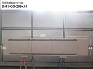 Dethleffs Oberschrank mit 3 Klappen gebraucht ca 209 x 44 x 30 (aus RM3 NewLine) lichtgrau/hell - Schotten Zentrum