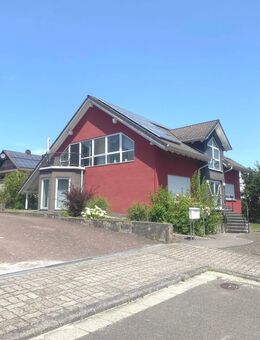 In kleiner Einheit ! Top 3 Zimmer Wohnung mit Balkon und Garage in ruhiger Lage. - Hochspeyer