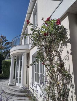 Herrschaftliche Villa am Ende einer elbnahen Sackgasse in Othmarschen - Hamburg