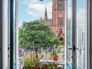 Kapitalanlage: Vermietete Wohnung mit Südbalkon und Blick auf die Apostel-Paulus-Kirche - Berlin