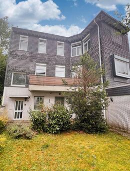 ***Freistehendes Einfamilienhaus mit sechs Garagen und Lagerhalle - Wuppertal