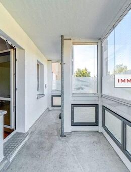 IMMOBERLIN.DE - Stimmungsvolle Wohnung mit Westloggia in familienfreundlicher Lage - Berlin