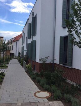 Barrierefreie 3 Zi. Whg. mit EBK, 2 Terrassen und Gartenanteil von privat - Frankfurt (Main)