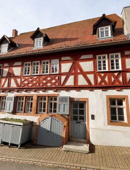 Vielseitig nutzbares Juwel am Marktplatz in Weinheim: Denkmalgeschützte 3-Zimmer-Wohnung - Weinheim