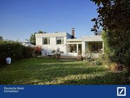 Charmanter BUNGALOW mit Split-Level-Architektur mit großen Garten und Südterrasse - Neusäß