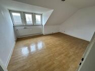 Charmante, helle 3 Zimmer DG Wohnung mit Vollbad in Top Lage - fußläufig zum Klinikum Itzehoe - Itzehoe