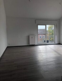 TOP 1-Zimmer-Wohnung mit "Loft-Charakter", neuem Vinylboden, Sonnenterrasse u. opt. PKW Stellplatz - Recklinghausen