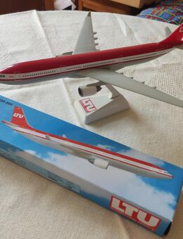 Airline-Nostalgie! Flugzeug-Standmodell LTU / Airbus A330-300 - Rarität!! - Magdeburg