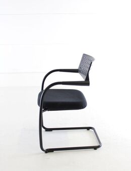 Designer Besucherstuhl Vitra -VisaVis- Gestell schwarz - Dreieich Zentrum