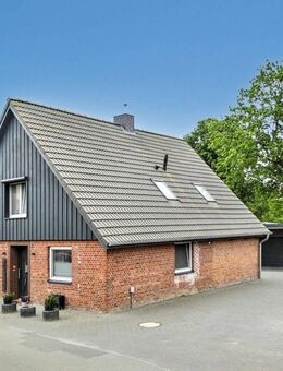 Sehr geschmackvoll saniertes Wohnhaus in ruhiger Lage - Wanna