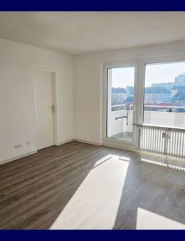 Alles FRISCH! Apartment + Balkon + Skyline-Blick, separate Küche, neues Bad, neuer Boden, Aufzug - Frankfurt (Main)