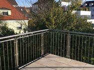 * Dachgeschoß-Wohnung mit riesiger Sonnen-Terrasse * ein Katzensprung zum Olympiapark * - München