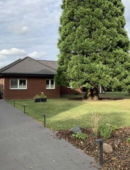 Interessantes Ensemble aus Mehrfamilienhaus und neuwertigem Bungalow - Ahlen