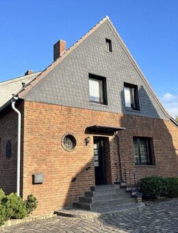 Ein- bis Zweifamiliendoppelhaushälfte mit Traumgrundstück in ruhiger Sackgasse in Moers-Hülsdonk - Moers