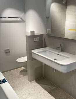 Toll renovierte 4-Zimmer-Wohnung mit großem Balkon - Traumblick ins Grüne - Erlangen