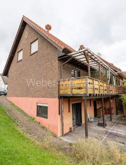 Voll vermietetes MFH mit zwei Balkonen, Terrasse und großem Garten - Windeck