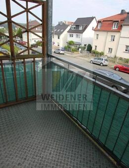Schöne 2 Zimmer Wohnung mit Balkon, Wanne, Dusche und Aufzug! Zentrumsnähe! - Gera
