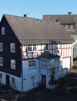 Wohnhaus mit vielseitig nutzbarer Scheune in Hatzfeld-Reddighausen - Hatzfeld (Eder)
