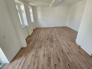 ERSTBEZUG nach Sanierung Effiziente 2- Zimmerwohnung inkl. Badezimmer mit Dusche + Balkon + Vinyl - Magdeburg