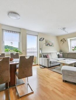 Kap.-Anl. in Sebnitzer Idylle: Gepflegte 3-R-W (vermietet) mit 2 Balkonen, EBK & optionaler Garage - Sebnitz