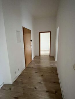 Helle 3-Zimmer-Wohnung mit durchdachtem Grundriss in gepflegtem Mehrfamilienhaus - Plauen