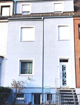 Ohlenhof: Vermietetes 2 Familien Reihenhaus mit Garten und 2 Garagen, ca. 208 m² Wohn/Nutzfläche - Bremen