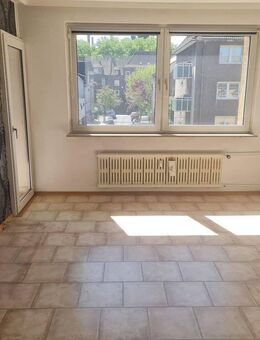 4-Zimmer-Wohnung im 2. OG mit Balkon zu vermieten! - Duisburg