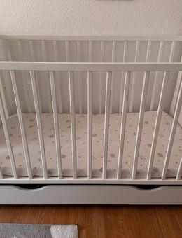 Babybett mit Matratze und Bettkasten - Magdeburg