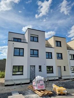 Endlich ankommen - 6-Zimmer Reiheneckhaus mit Dachterrasse und sonnigem Garten! - Hanau (Brüder-Grimm-Stadt)