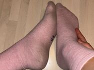 Lange getragene Socken in Rosa - Tettnang