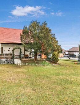 "Haus Sonnblick" auf 822m² Grundstück mit großem Garten in ruhiger Siedlungslage - Wallersdorf