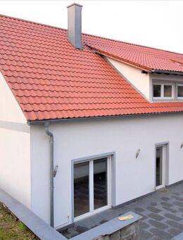Kernsaniert 2016 - Ruhige DHH mit Kamin, Terrasse, Garten und Garage - Ursensollen