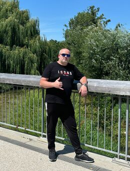 Mann sucht liebevolle ,Frau für Beziehung mit Tiefgang & Spielraum - Tübingen
