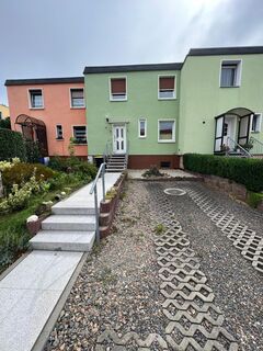 ==Reihenhaus mit 26m²Terrasse, Garage,Stellplatz & schönen Garten==