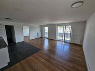 Helle 2-Zimmer-Wohnung im 2. Stock mit Balkon - Kemnath - Kemnath