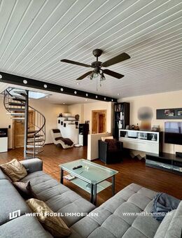 Zwei Häuser mit Werkstatt, Halle, Hofbereich und vier Garagen in Poppenlauer - Maßbach