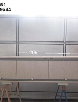 Dethleffs Oberschrank mit 3 Klappen gebraucht ca 209 x 44 x 30 (aus RM3 NewLine) lichtgrau/hell - Schotten Zentrum