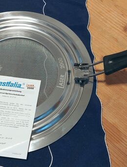Universal-Spritzschutzdeckel Laser 2000, Durchmesser 31 cm, Wellenprofil für sichere Passform auf Pfannen und Töpfen mit 20 – 28 cm Durchmesser - Schwabach
