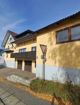 Zwei Häuser mit einer Gewerbeeinheit, Doppelgarage und Büro zur Eigennutzung oder Kapitalanlage; günstige Finanzierung durch Mieteinnahmen - Hauzenberg