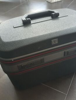 Kosmetikkoffer/Beauty Case von CTC Hartschale abschliessbar , mit Spiegel und 2.Schlüsseln Grau **Anschauen** - Köln