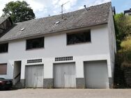 Freist. Haus mit Sanierungsbedarf in Manubach, 3 Garagen - Manubach