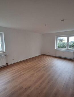 Kleine 3 Zimmer Wohnung mit Gartennutzung, frisch renoviert - Velbert